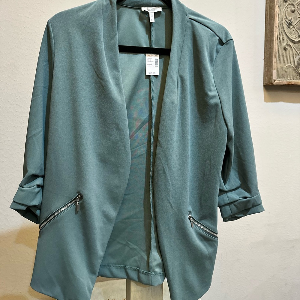 NWT MAURICES CASUAL BLAZER
*MAKE ME AN OFFER*